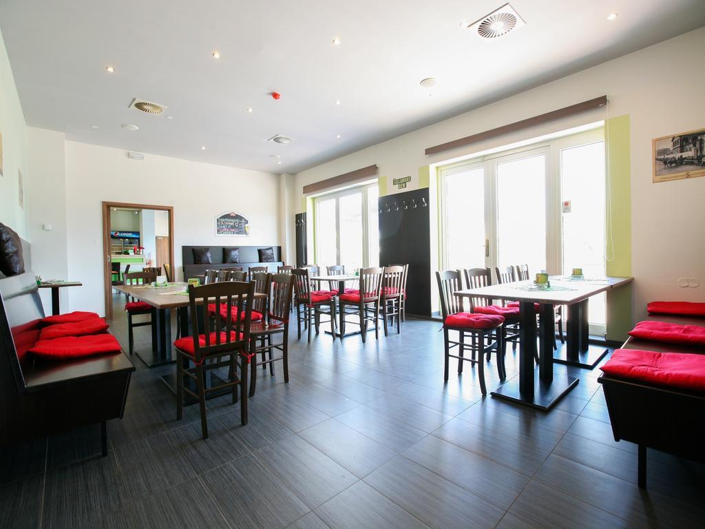 Nad Kralovnou Hotel & Restaurant Prag Zimmer foto