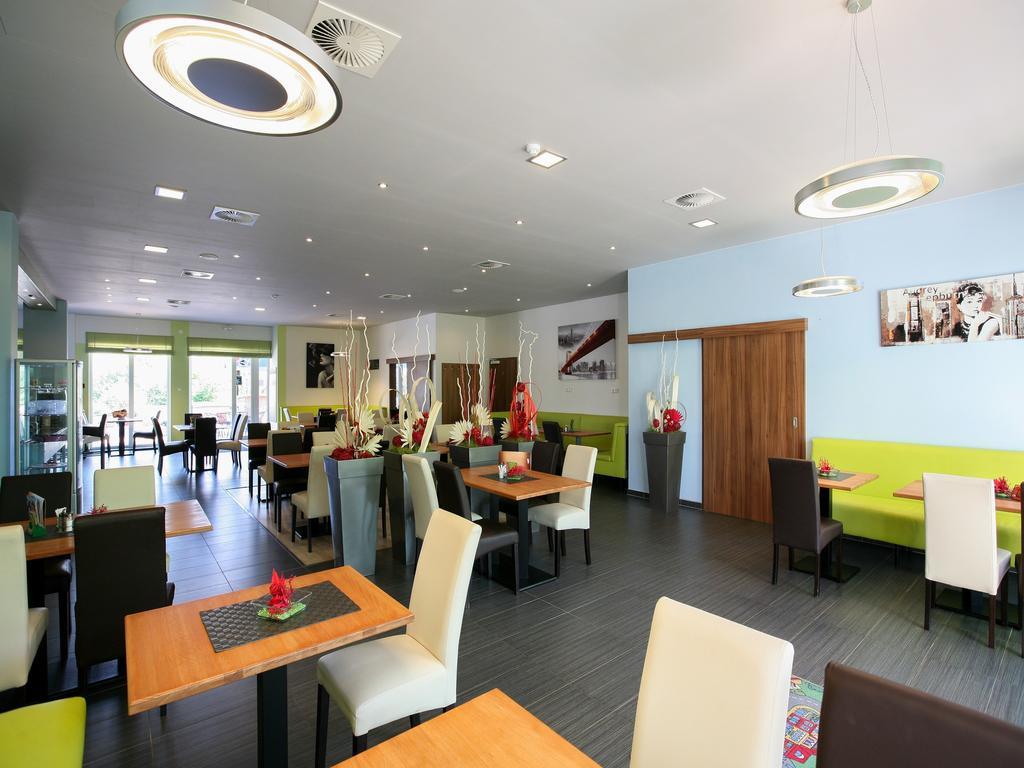Nad Kralovnou Hotel & Restaurant Prag Zimmer foto