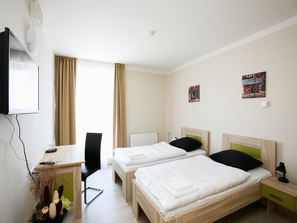 Nad Kralovnou Hotel & Restaurant Prag Zimmer foto