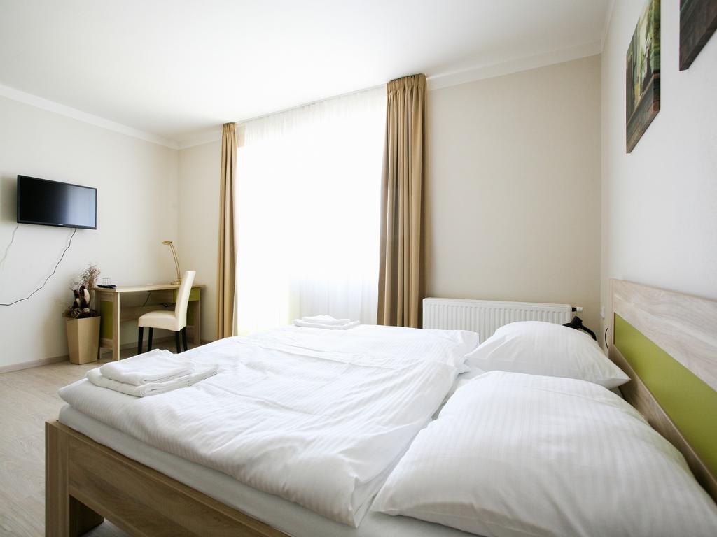 Nad Kralovnou Hotel & Restaurant Prag Zimmer foto