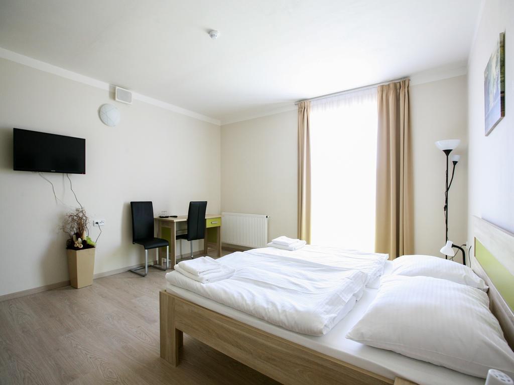 Nad Kralovnou Hotel & Restaurant Prag Zimmer foto