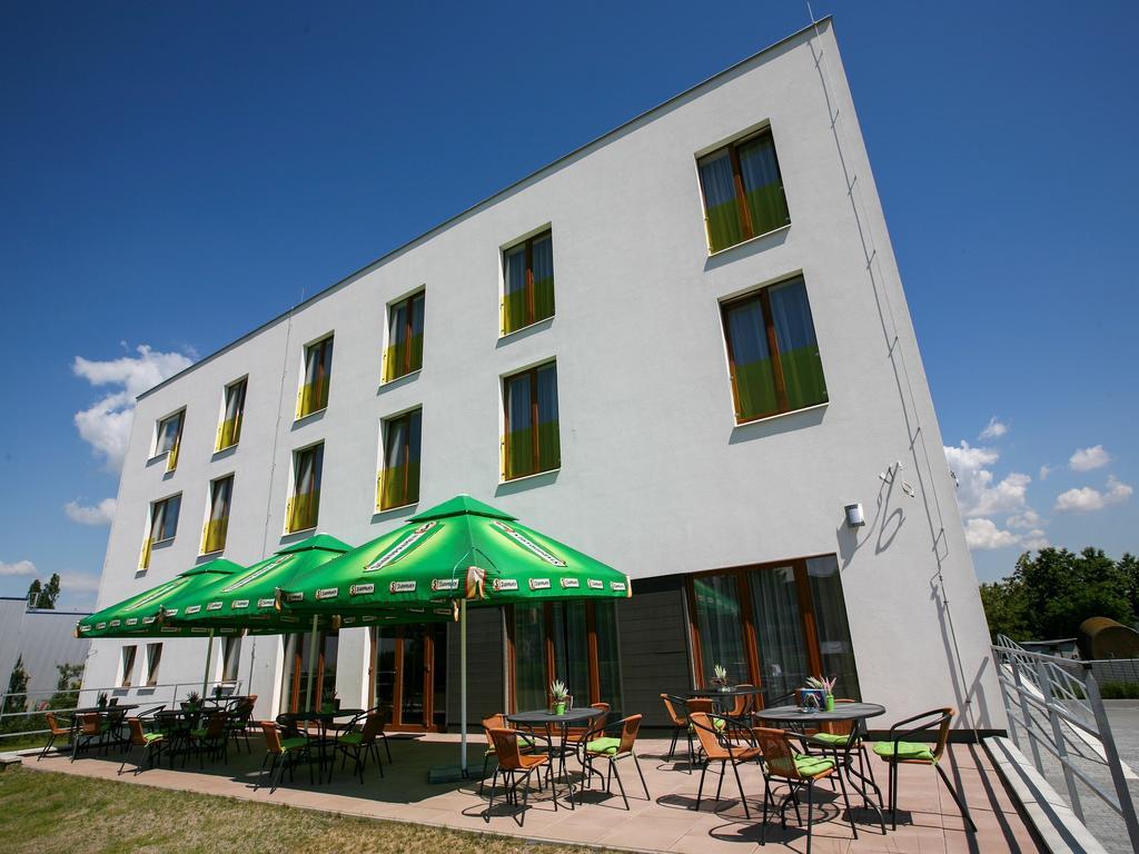 Nad Kralovnou Hotel & Restaurant Prag Exterior foto