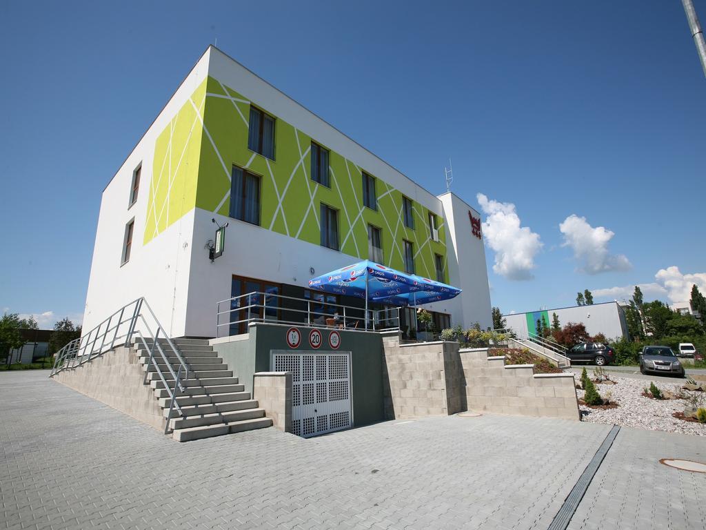 Nad Kralovnou Hotel & Restaurant Prag Exterior foto